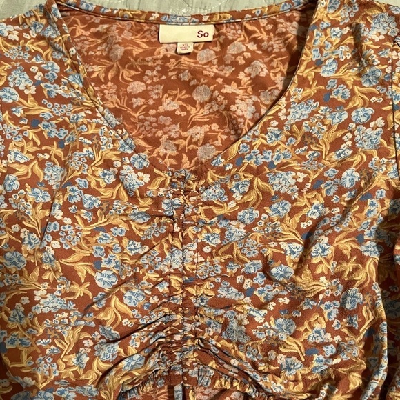 SO~ CROPPED TOP~LONG SLEEVES~XS - Picture 5 of 9